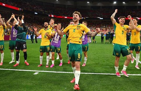 Australia tạo cơn địa chấn 2-0 trước Thổ Nhĩ Kỳ tại trận mở màn World Cup