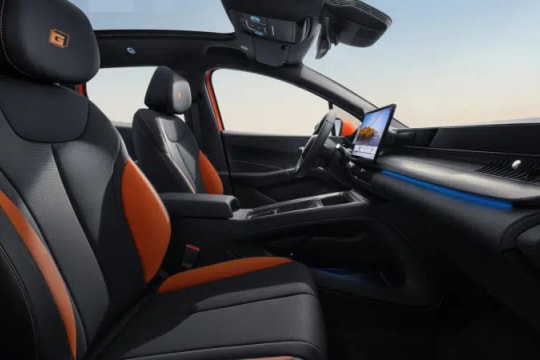 BYD Dolphin G DM-i 2026: Hatchback lai điện giá từ 522 triệu đồng khuấy đảo châu Âu