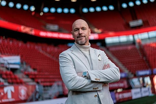 Erik ten Hag phục thù Barcelona khi giữ chân thành công ngọc quý Ruud Nijstad tại Twente