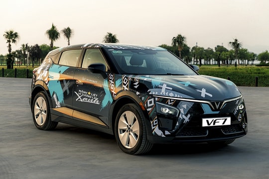 VinFast VF 7: SUV điện hiệu suất cao giá từ 730 triệu đồng thu hút người dùng Việt