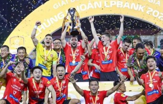 Công an TP.HCM đăng quang Cúp Quốc gia và cuộc cải tổ lực lượng tại V.League