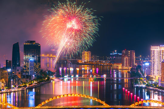 Lấp lánh thương hiệu "thành phố pháo hoa"