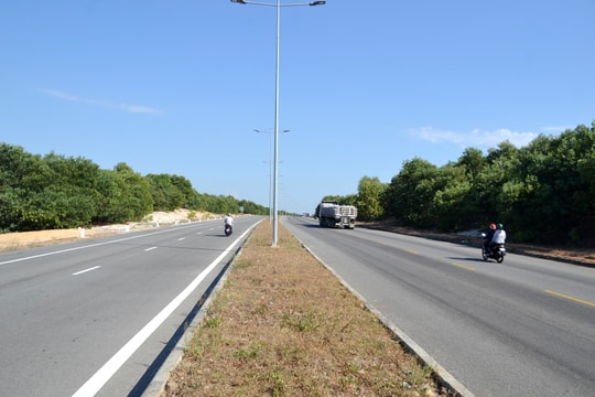 Thông xe tạm thời qua làn đường mới dài 8,6km thuộc đường ven biển Võ Chí Công