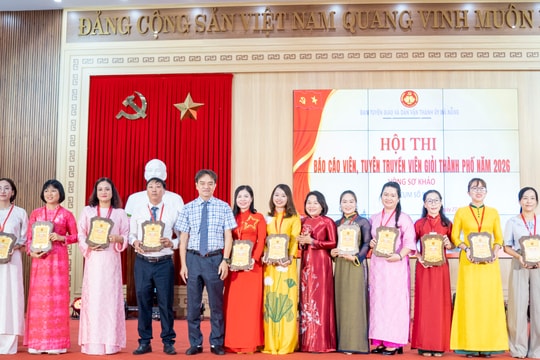 Rèn luyện bản lĩnh “người truyền lửa”
