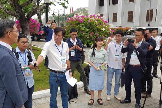 Chiếc áo thật sự của nhà báo