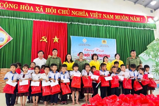 Nâng bước học trò vùng cao