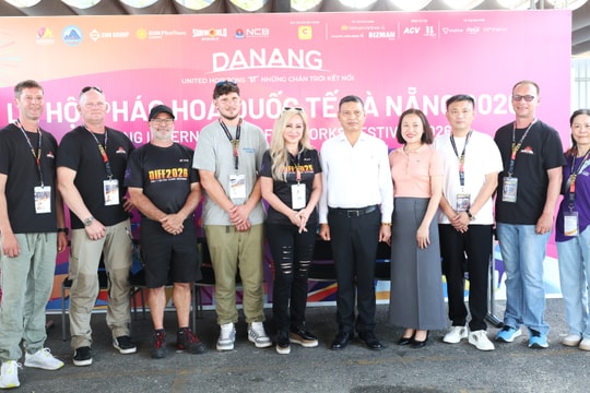 Lãnh đạo thành phố Đà Nẵng thăm, động viên hai đội pháo hoa trước đêm thi 20/6