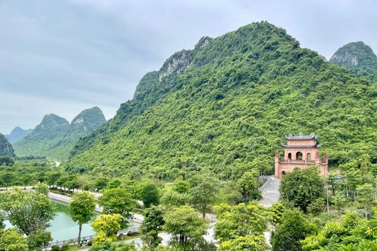 Một đêm bình yên ở Tam Chúc