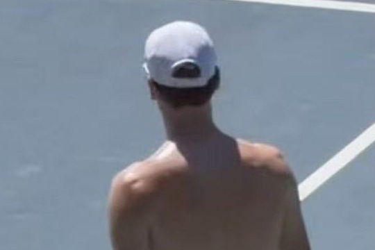 Jannik Sinner và vũ khí bí mật trên sân tập: Giải mã cơn khủng hoảng thể lực trước thềm Wimbledon 2026
