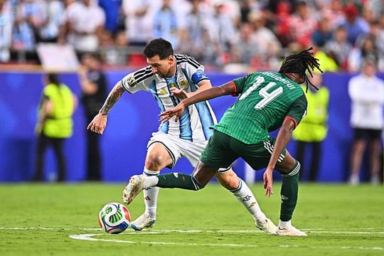 Algeria khiếu nại FIFA đòi thẻ đỏ cho Lionel Messi sau trận thua Argentina tại World Cup 2026