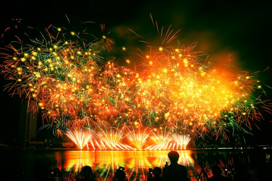 Spectacular moments from fireworks displays by Germany and Macau (China)