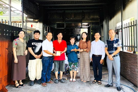 Hỗ trợ gần 40 triệu đồng cho học sinh khó khăn có nhà bị hỏa hoạn