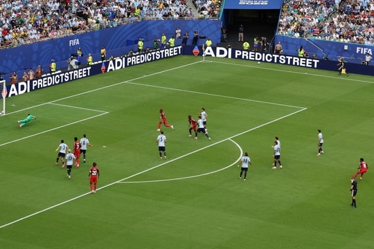 Kevin Pina lập siêu phẩm sút phạt 30m giúp Cape Verde tạo địa chấn trước Uruguay