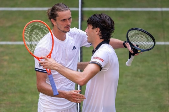 Alexander Zverev thua Taylor Fritz tại Halle Open 2026 vì sự cố y tế hy hữu