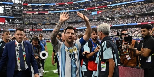 Lionel Messi lập kỷ lục 18 bàn thắng đưa Argentina vào vòng knock-out World Cup 2026