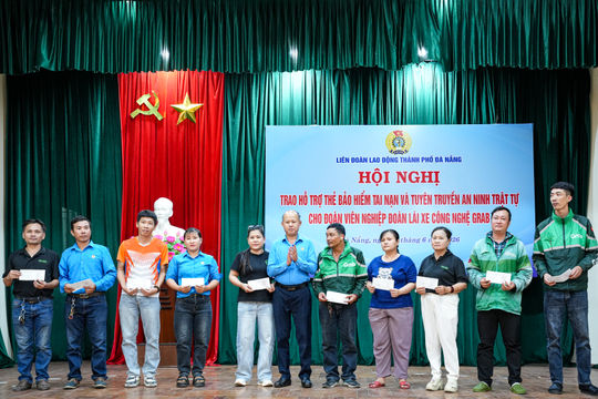 Tặng 203 thẻ bảo hiểm tai nạn cho đoàn viên Nghiệp đoàn Lái xe công nghệ Grab
