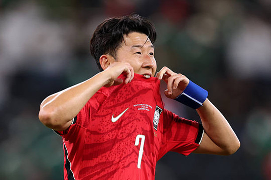 Hàn Quốc 0-1 Nam Phi: Cái giá đắt của canh bạc cất Son Heung-min trên ghế dự bị