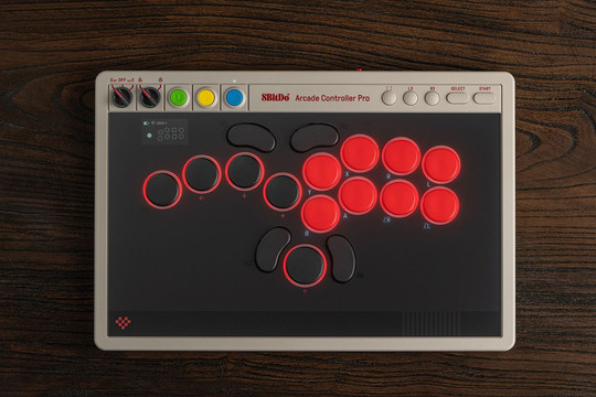 8BitDo Arcade Controller Pro: Tay cầm arcade tích hợp màn hình và khả năng tùy biến chuyên sâu