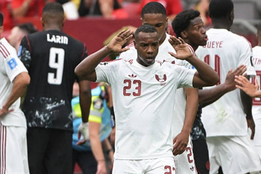 FIFA áp án phạt nặng 5 trận cho sao Qatar sau pha vào bóng kinh hoàng tại World Cup