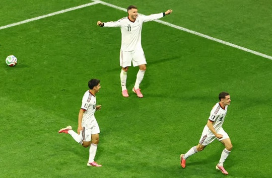 Mexico đè bẹp CH Séc 3-0: Kỷ lục lịch sử của Ochoa và bi kịch của Soucek