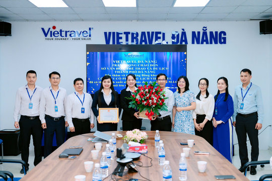 Khen thưởng đơn vị đưa đoàn khách MICE gần 5.000 người đến Đà Nẵng