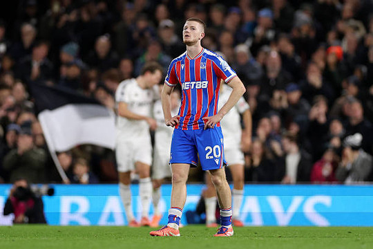 Liverpool từ bỏ thương vụ 80 triệu bảng Adam Wharton vì giải pháp Lucas Bergvall