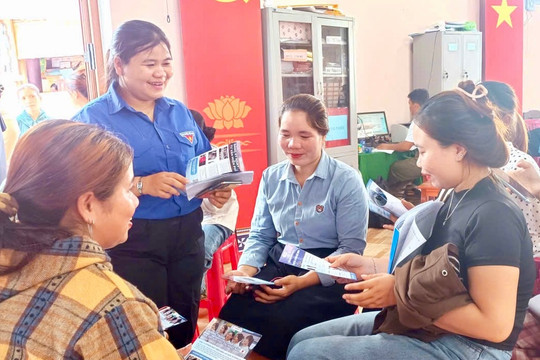 Gần 200 lao động tham gia phiên giao dịch việc làm tại xã Bến Hiên