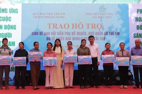 Trao hỗ trợ sinh kế 100 triệu đồng tại Ngày hội phụ nữ Hòa Tiến