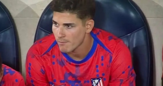 Atletico Madrid từ chối đề nghị 100 triệu euro của Barcelona cho tiền đạo Julian Alvarez