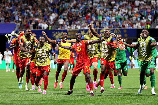 Ngược dòng hạ Uzbekistan 3-1, CHDC Congo vào vòng 1/16 World Cup 2026