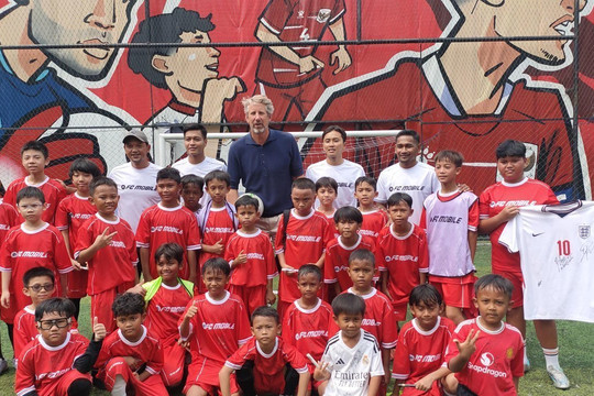Edwin van der Sar và niềm tin vào giấc mơ World Cup của bóng đá Indonesia
