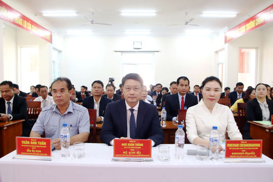Khai giảng lớp Trung cấp lý luận chính trị dành cho cán bộ các tỉnh Trung - Nam Lào