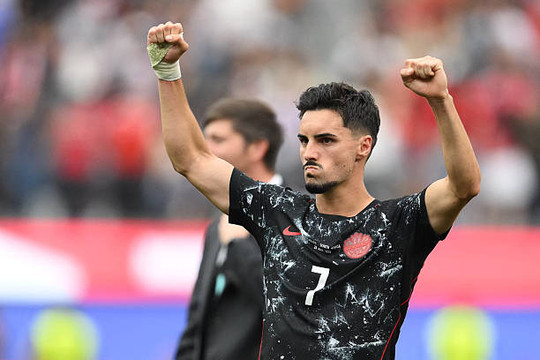 Stephen Eustaquio tỏa sáng phút 90+2, Canada hạ Nam Phi và tái lập kỷ lục của Pirlo