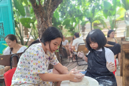 Chạm bằng đôi tay, lớn lên bằng trái tim