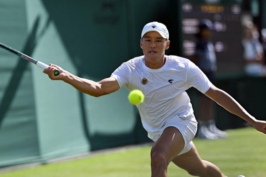 Kwon Soon-woo gây chấn động Wimbledon 2026: Đẳng cấp của tay vợt đang tại ngũ