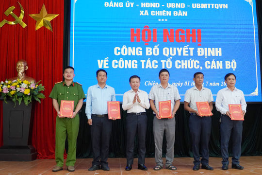 Thành lập Đảng bộ cơ sở Công an xã Chiên Đàn