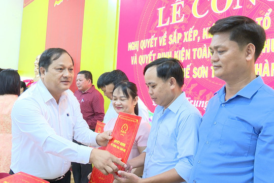 Xã Quế Sơn Trung và Quế Phước công bố nghị quyết sắp xếp thôn
