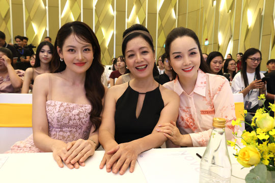 Khán giả Đà Nẵng giao lưu với các nghệ sĩ nổi tiếng tại DANAFF IV