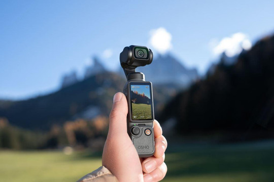 Đi du lịch một mình vẫn quay vlog mượt với DJI Osmo Pocket 4