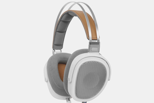 Koss trình làng tai nghe A/550: Thiết kế open-back và đệm velour cho trải nghiệm hi-fi