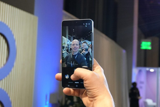 Samsung Galaxy S27: Bước ngoặt camera selfie 16MP và cảm biến vuông thế hệ mới