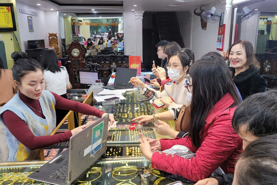 Giá vàng cập nhật 5h30 sáng hôm nay 4/7/2026: Giá vàng 9999, nhẫn hôm nay và vàng thế giới thứ Bảy