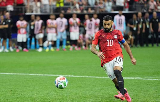 Mohamed Salah và cú Panenka lịch sử đưa Ai Cập vào vòng 16 đội World Cup