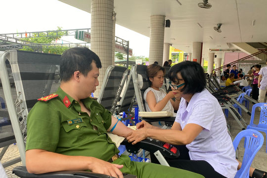 Cán bộ, người dân phường Thanh Khê hiến 700 đơn vị máu