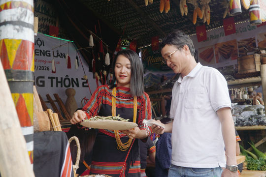 Để hương quế Trà Leng bay xa...