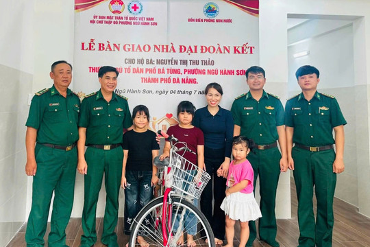 Bàn giao nhà đại đoàn kết cho hộ nghèo phường Ngũ Hành Sơn