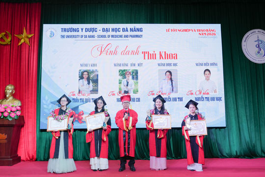 Trường Y Dược Đà Nẵng trao bằng tốt nghiệp cho 217 tân bác sĩ, dược sĩ và cử nhân điều dưỡng