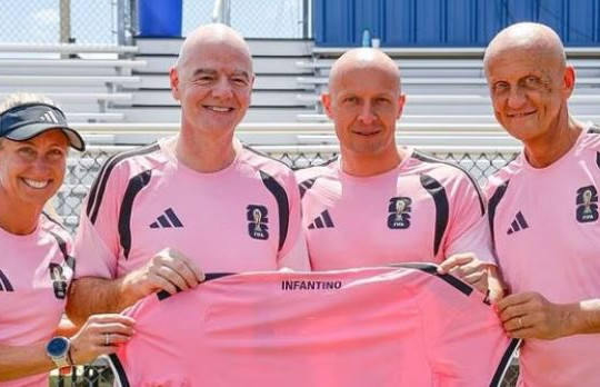 Gianni Infantino bảo vệ trọng tài sau chỉ trích của Donald Trump tại World Cup 2026