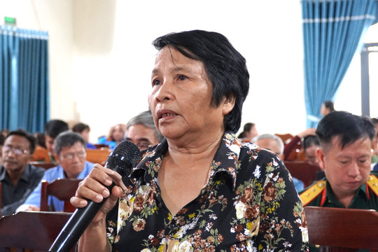 Nhân dân xã Phước Trà góp ý xây dựng đội ngũ cán bộ