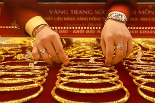 Giá vàng hôm nay 8/7/2026 giảm sâu: Vàng miếng lùi mạnh, thế giới mất mốc 4.100 USD/ounce